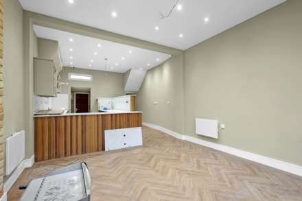 Whittington Road, Bowes Park, N22, Image 16