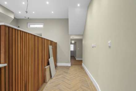 Whittington Road, Bowes Park, N22, Image 21