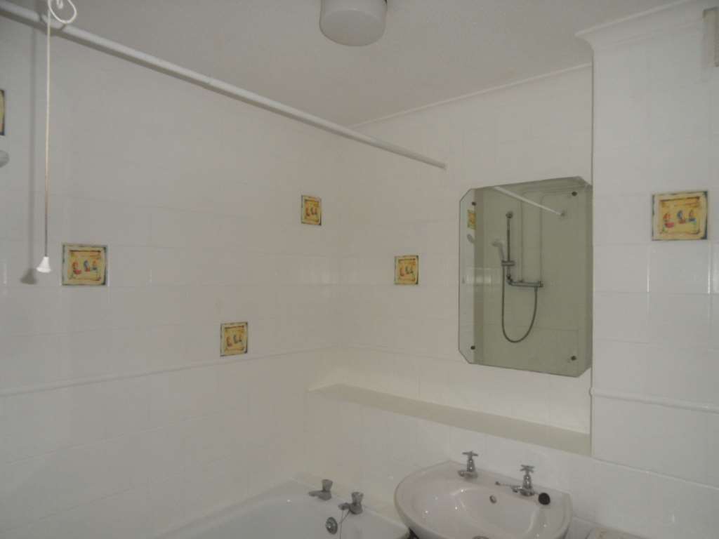 Shafter Road, Dagenham, Image 4