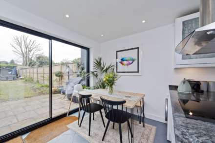 3 Woods Cottages, Thames Ditton, Image 5