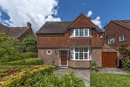3 Bedroom Detached, Basing Way, Thames Ditton