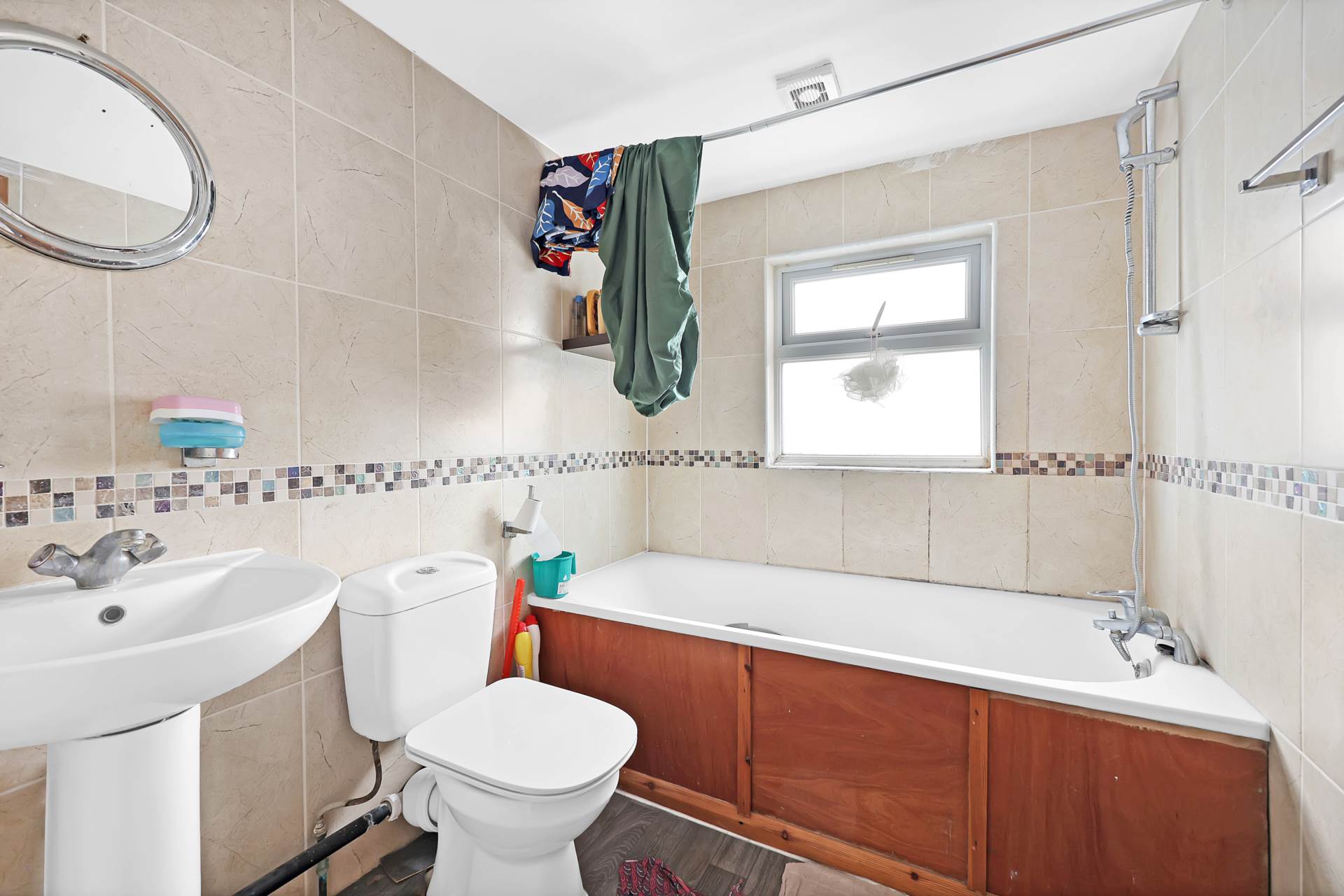 Huxley Road, Leyton, E10, Image 18