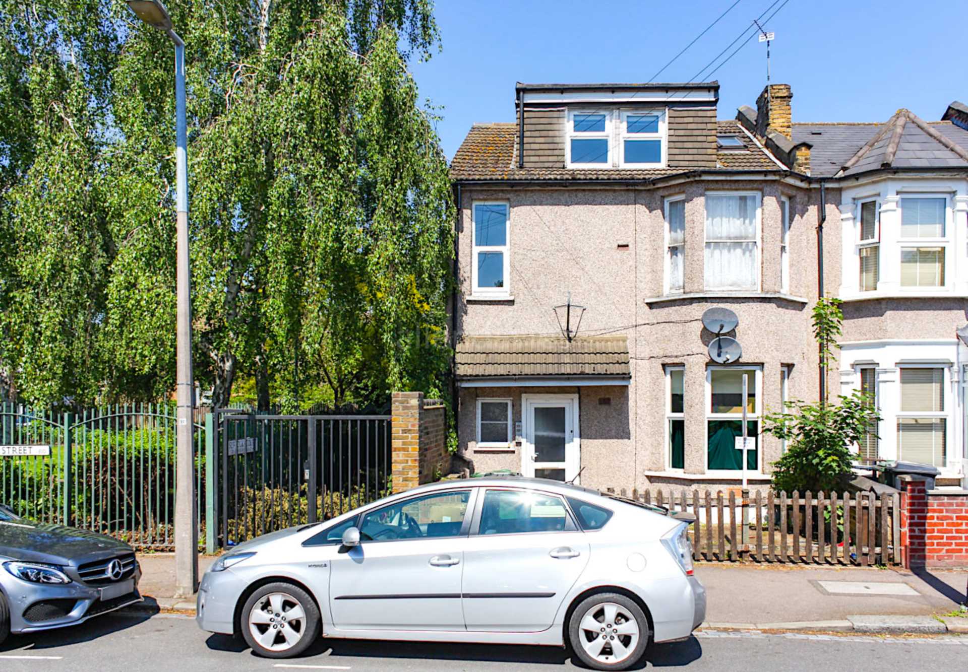 Capworth Street, Leyton, Image 4