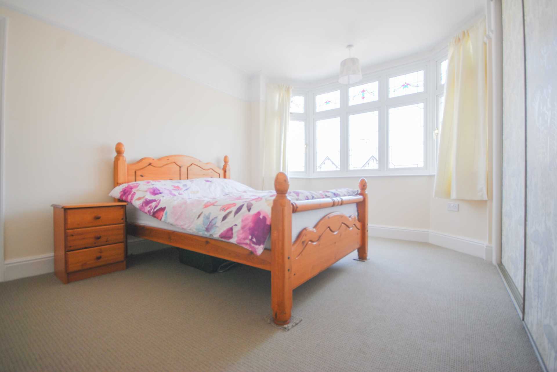 Elmhurst Drive, South Woodford, Image 4