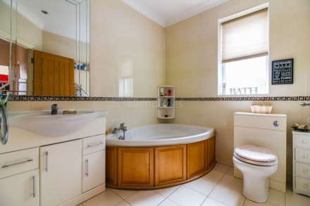 Hainault Rd, Leytonstone, Image 11