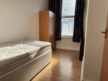 High Road, Leyton, Image 3