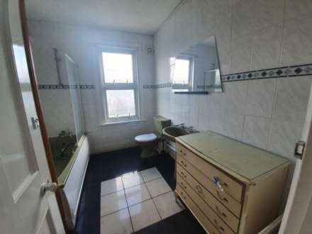 Peterborough Road, Leyton, Image 17
