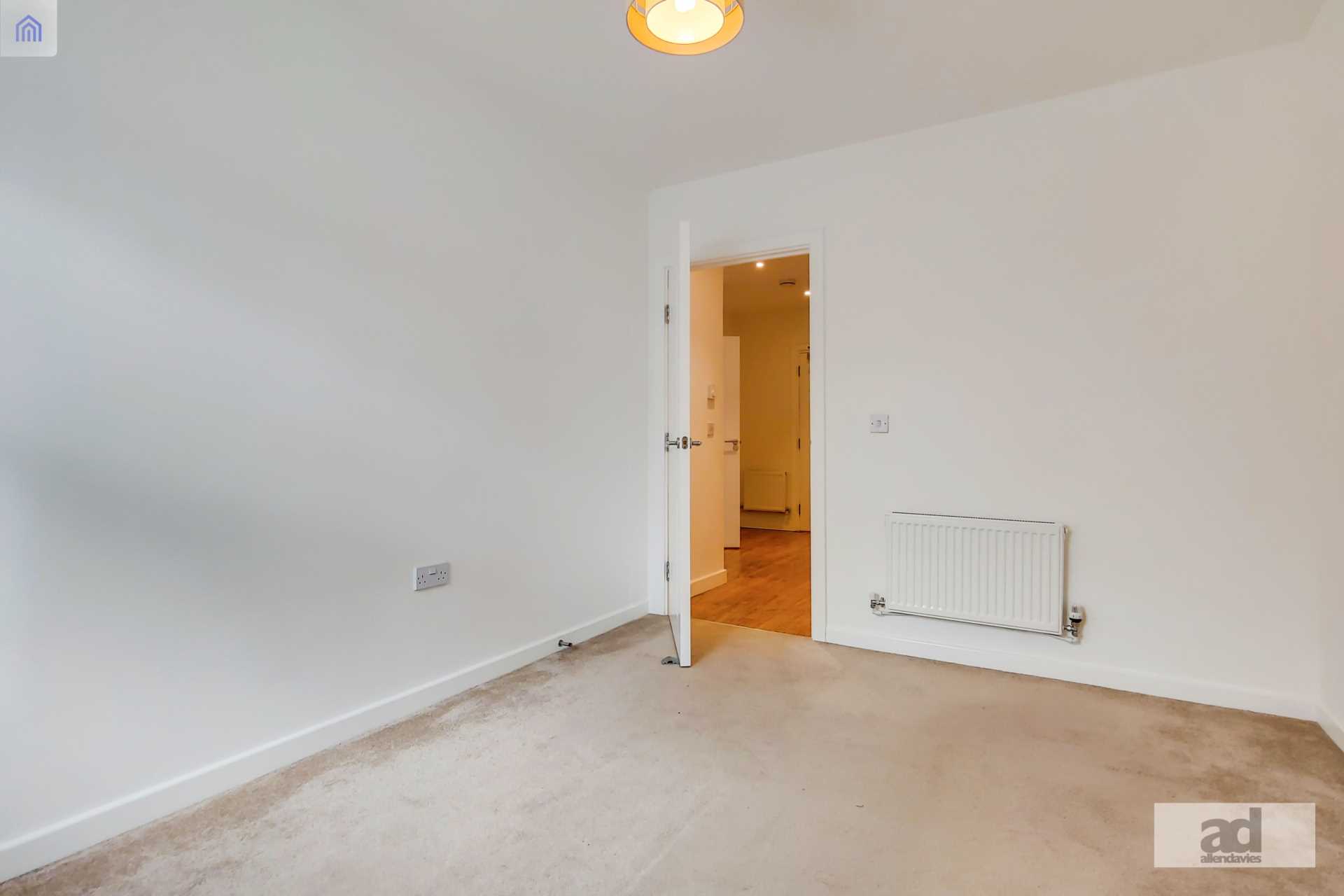 High Road, Leyton, E10, Image 8