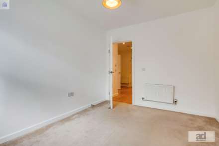 High Road, Leyton, E10, Image 8