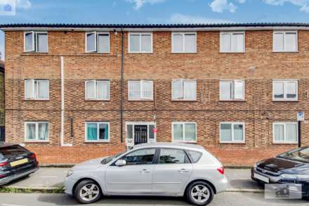 2 Bedroom Flat, Essex Street, Forest Gate, E7