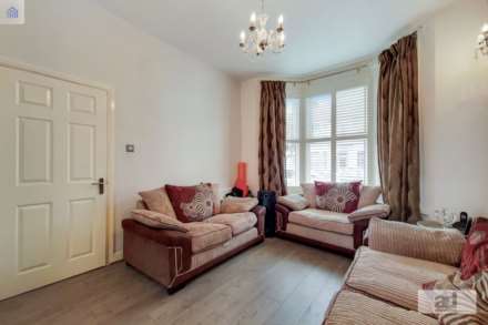 Warren Road, Leyton, E10, Image 3