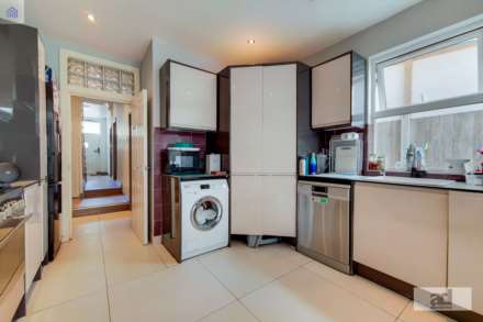 Warren Road, Leyton, E10, Image 8