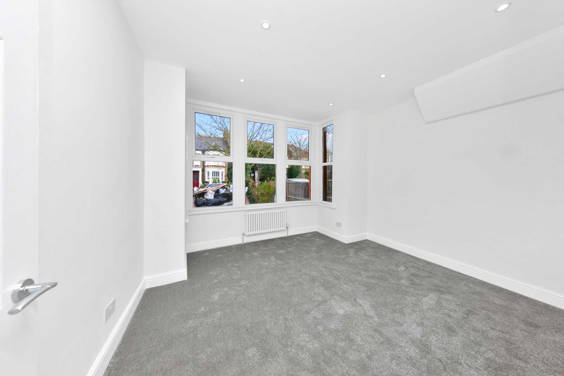 Hainault Road, Leytonstone, E11, Image 4