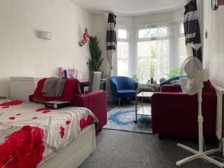 Warren Road, Leyton, E10, Image 3