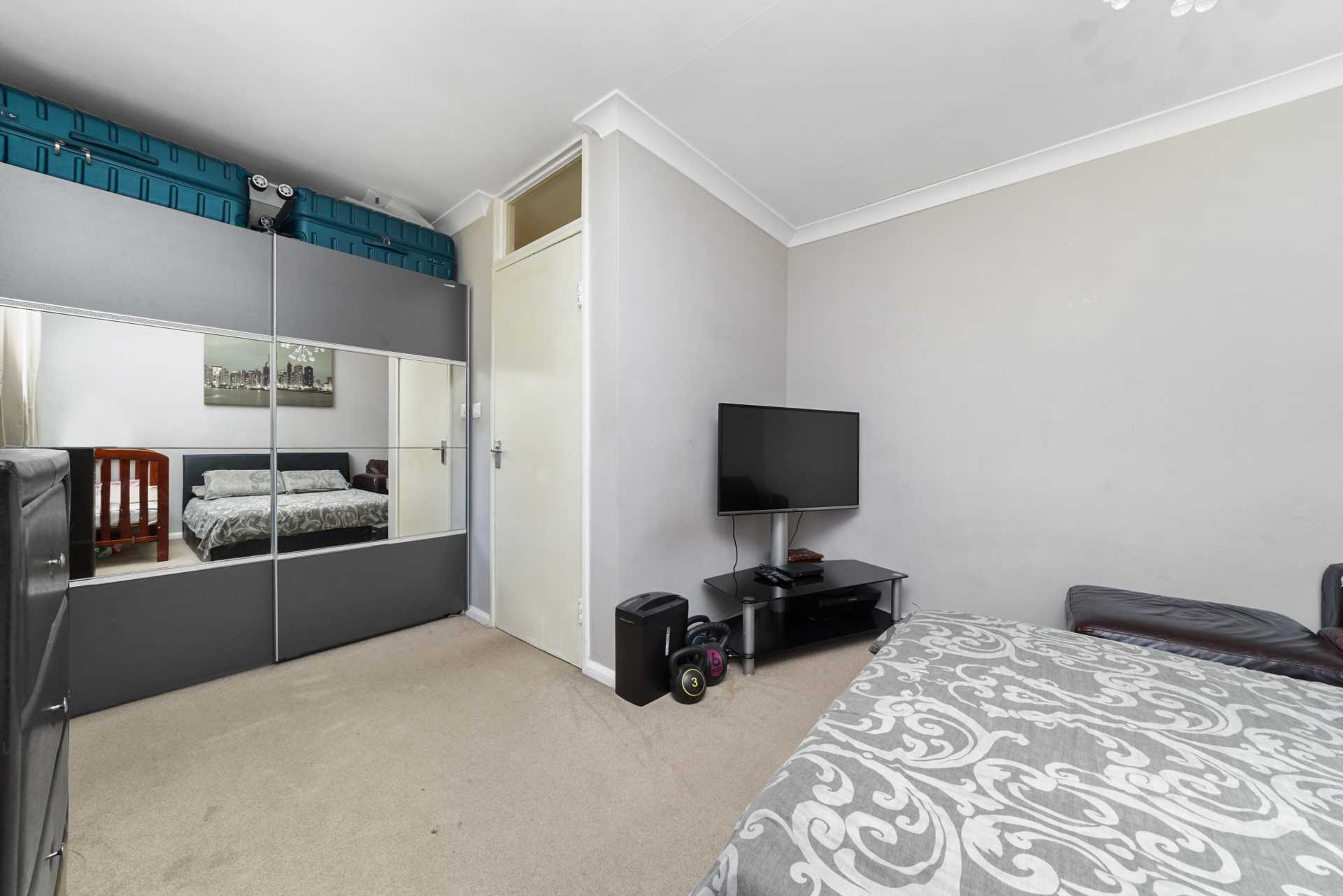 Livingstone Court, Leyton, E10, Image 11