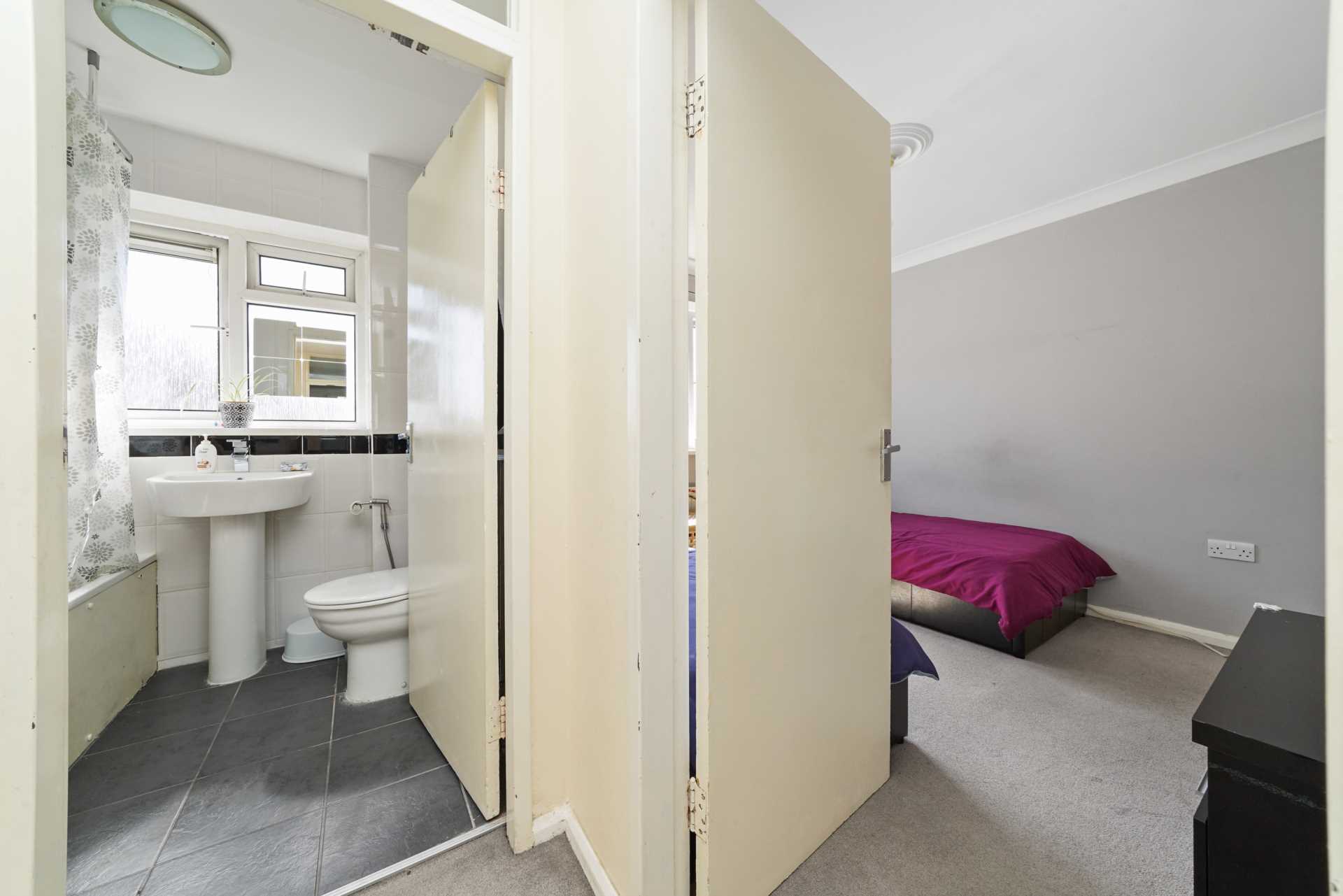 Livingstone Court, Leyton, E10, Image 12