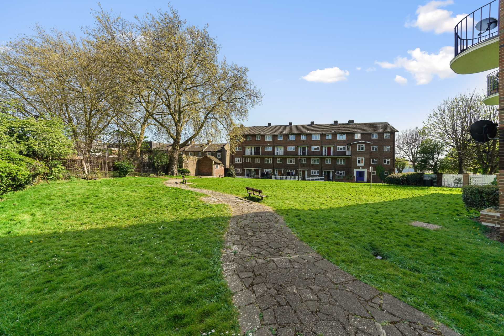 Livingstone Court, Leyton, E10, Image 19