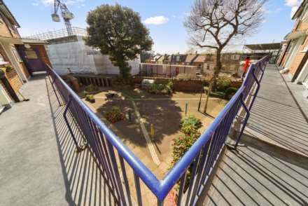 Livingstone Court, Leyton, E10, Image 18