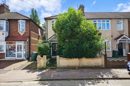 3 Bedroom End Terrace, Knebworth Avenue, Walthamstow E17