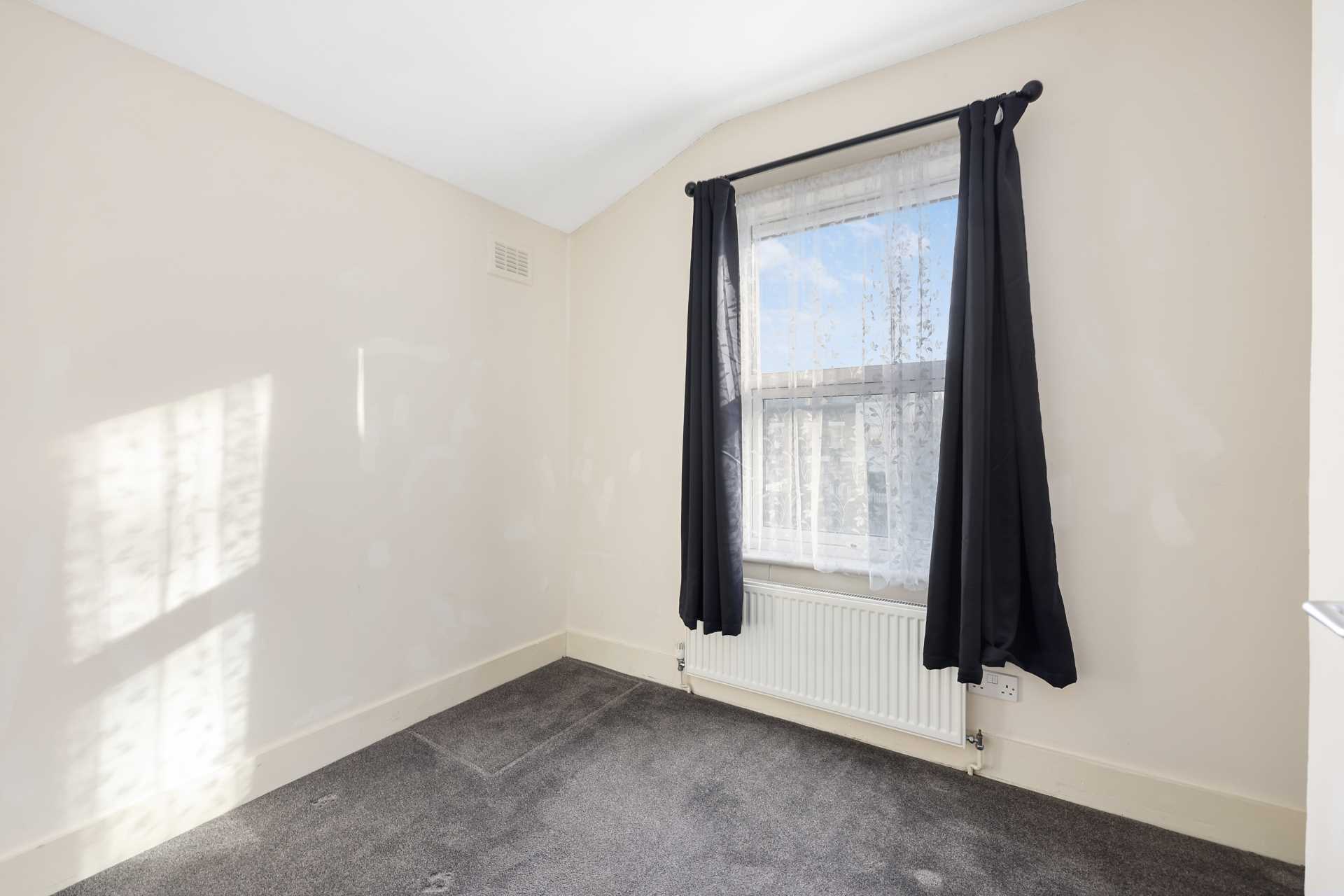 Huxley Road, Leyton, E10, Image 14