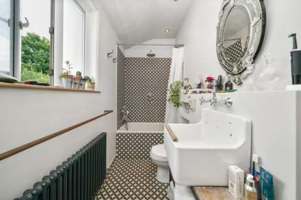 Newport Road, Leyton, E10, Image 15