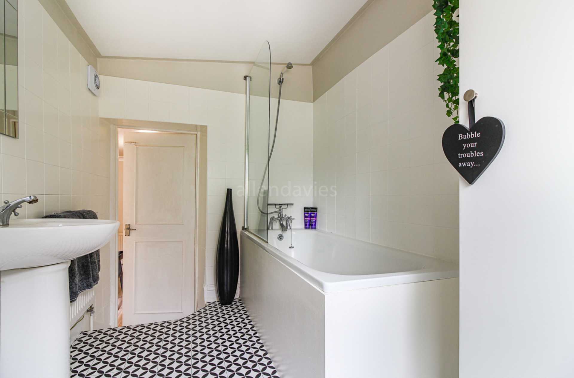 Oliver Road, Leyton, E10, Image 27