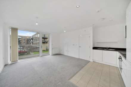 Hickman Avenue, Highams Park, E4, Image 3