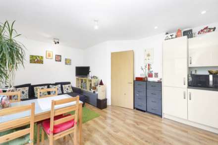 4 Royal House, Church Road, Leyton, E10, Image 4