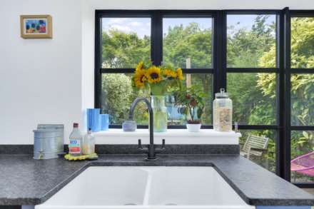 Overton Road, Leyton, E10, Image 14