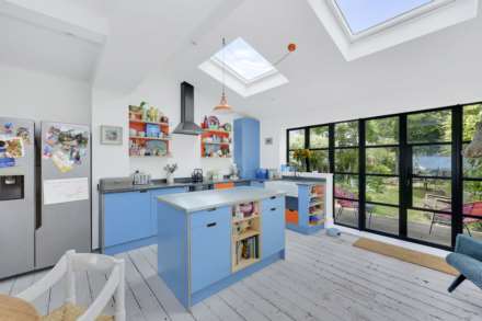 Overton Road, Leyton, E10, Image 18