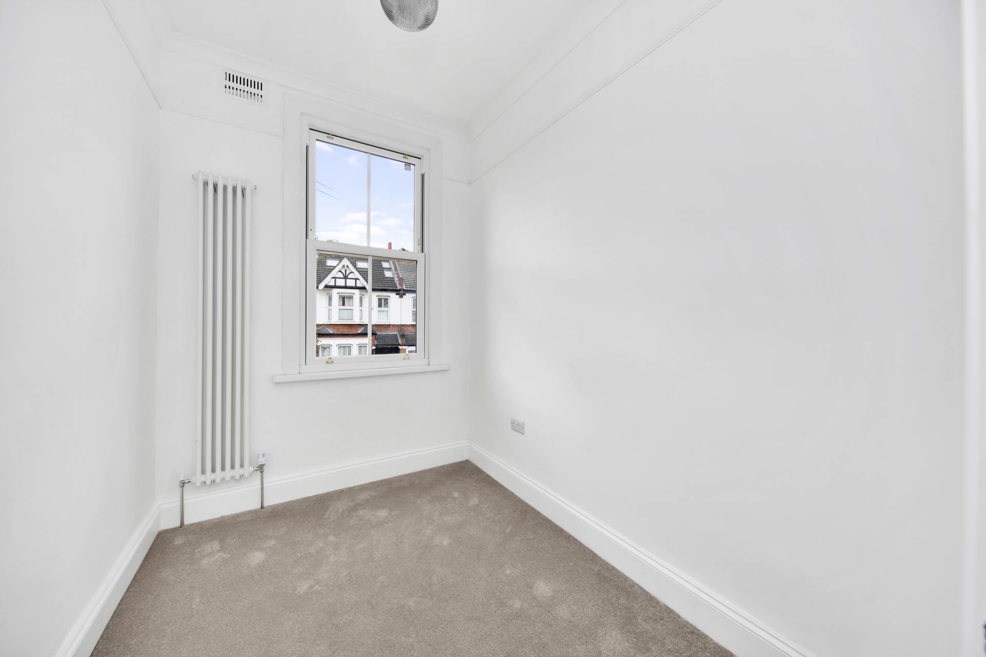 Twickenham Road, London, E11, Image 18