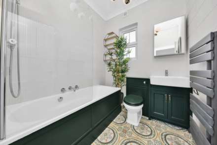 Twickenham Road, London, E11, Image 15