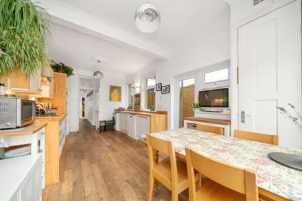 Thornhill Road, Leyton, E10, Image 12