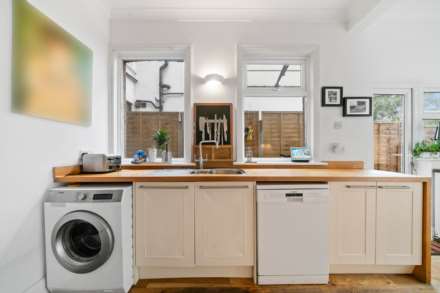 Thornhill Road, Leyton, E10, Image 8