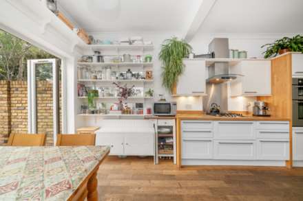 Thornhill Road, Leyton, E10, Image 9
