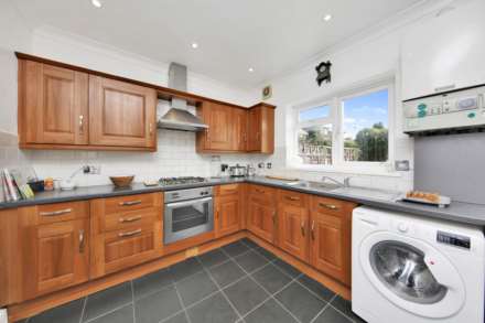 Vicarage Road, Leyton, E10, Image 17