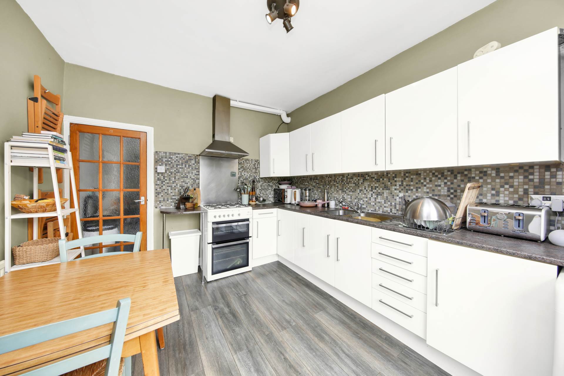 Simmonds Road, Leyton, E10, Image 10