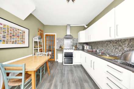 Simmonds Road, Leyton, E10, Image 13