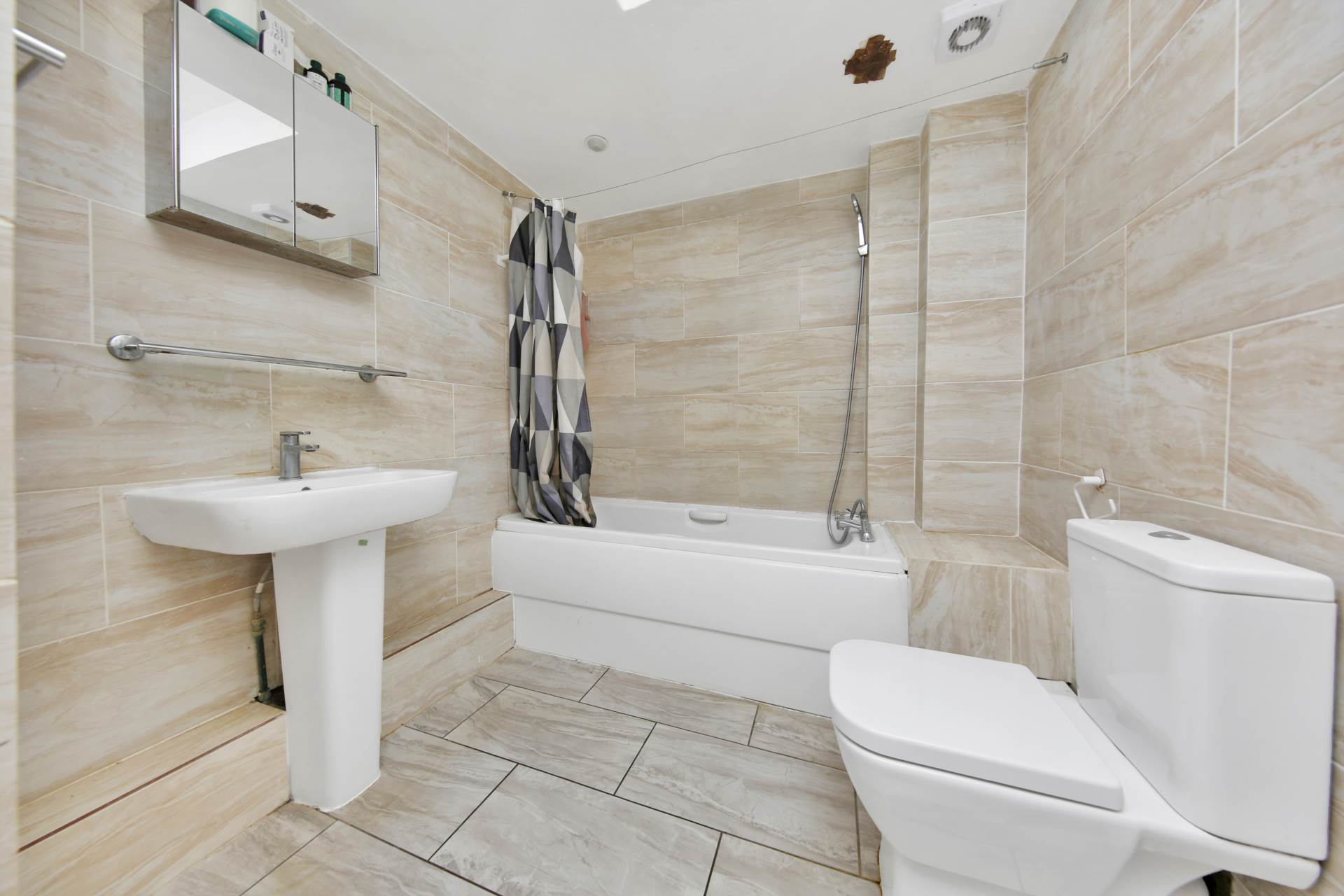 Queens Drive, Leyton, E10, Image 13