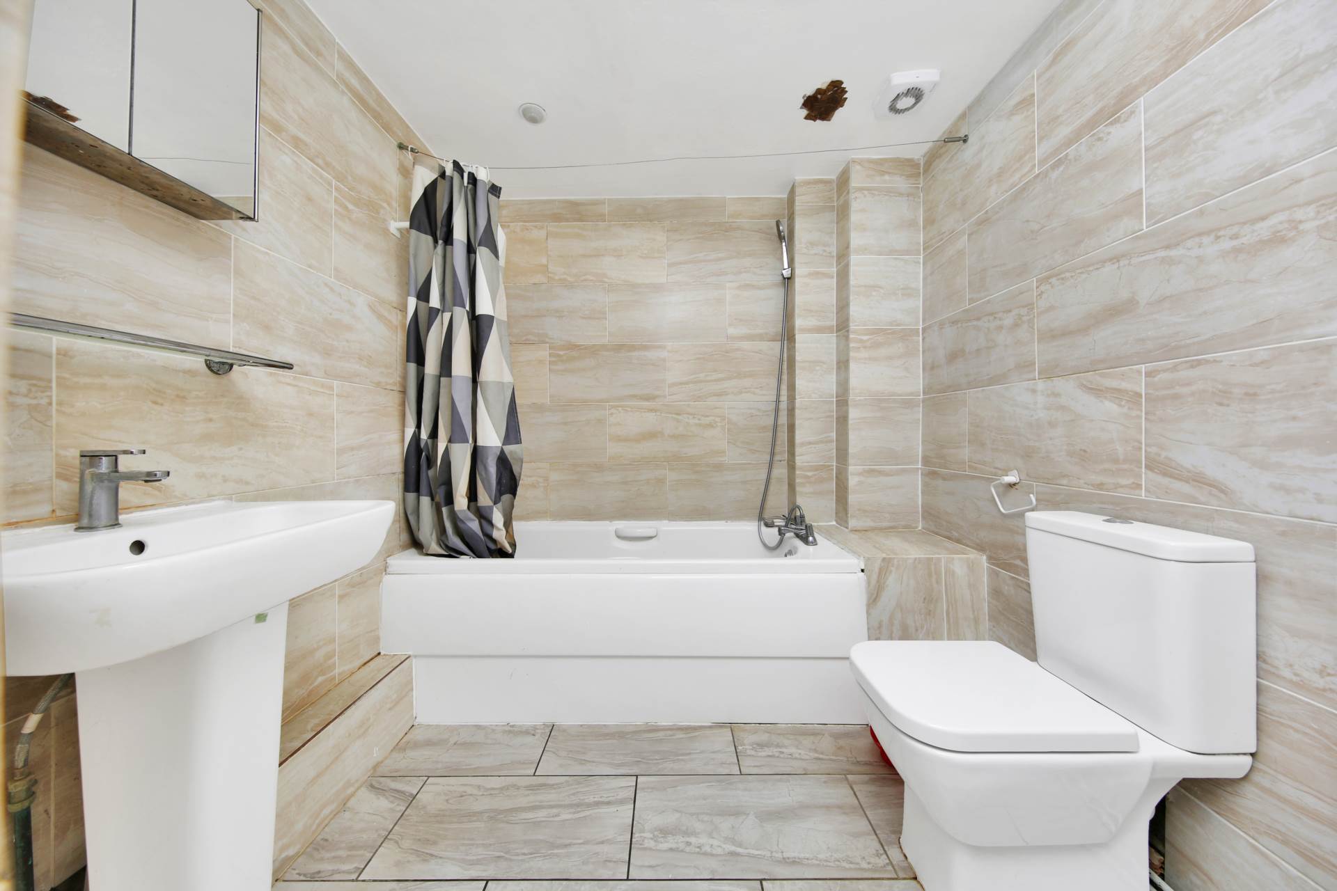 Queens Drive, Leyton, E10, Image 14