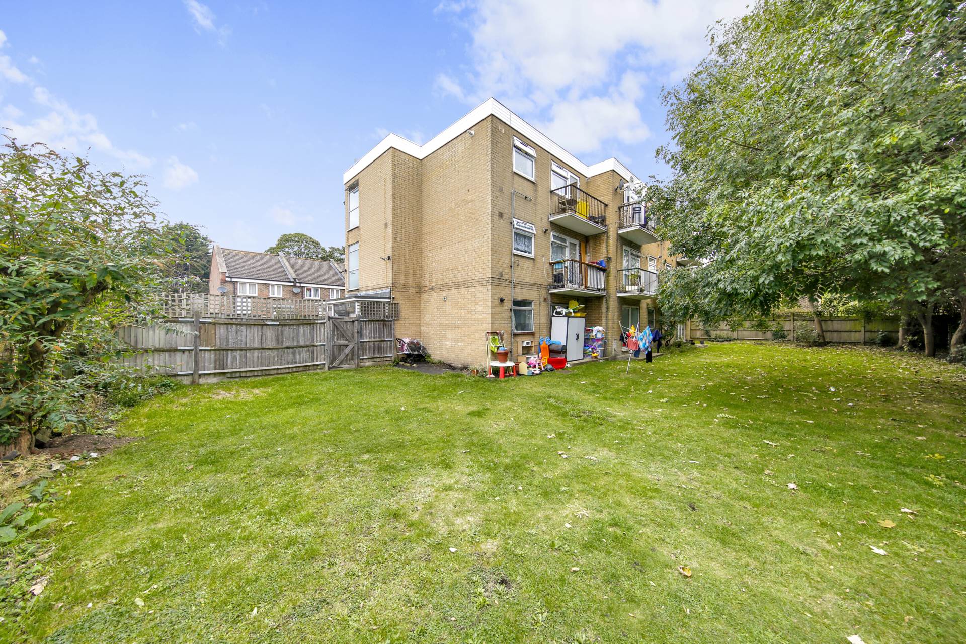 Queens Drive, Leyton, E10, Image 24