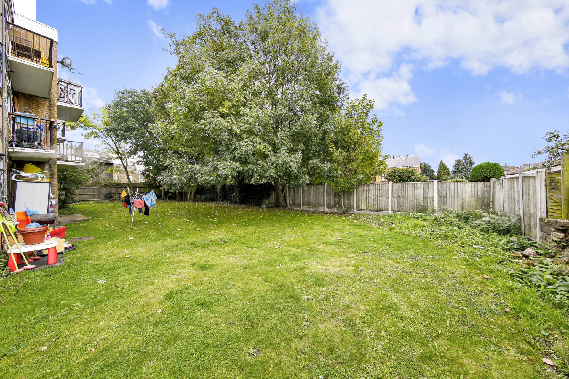 Queens Drive, Leyton, E10, Image 25
