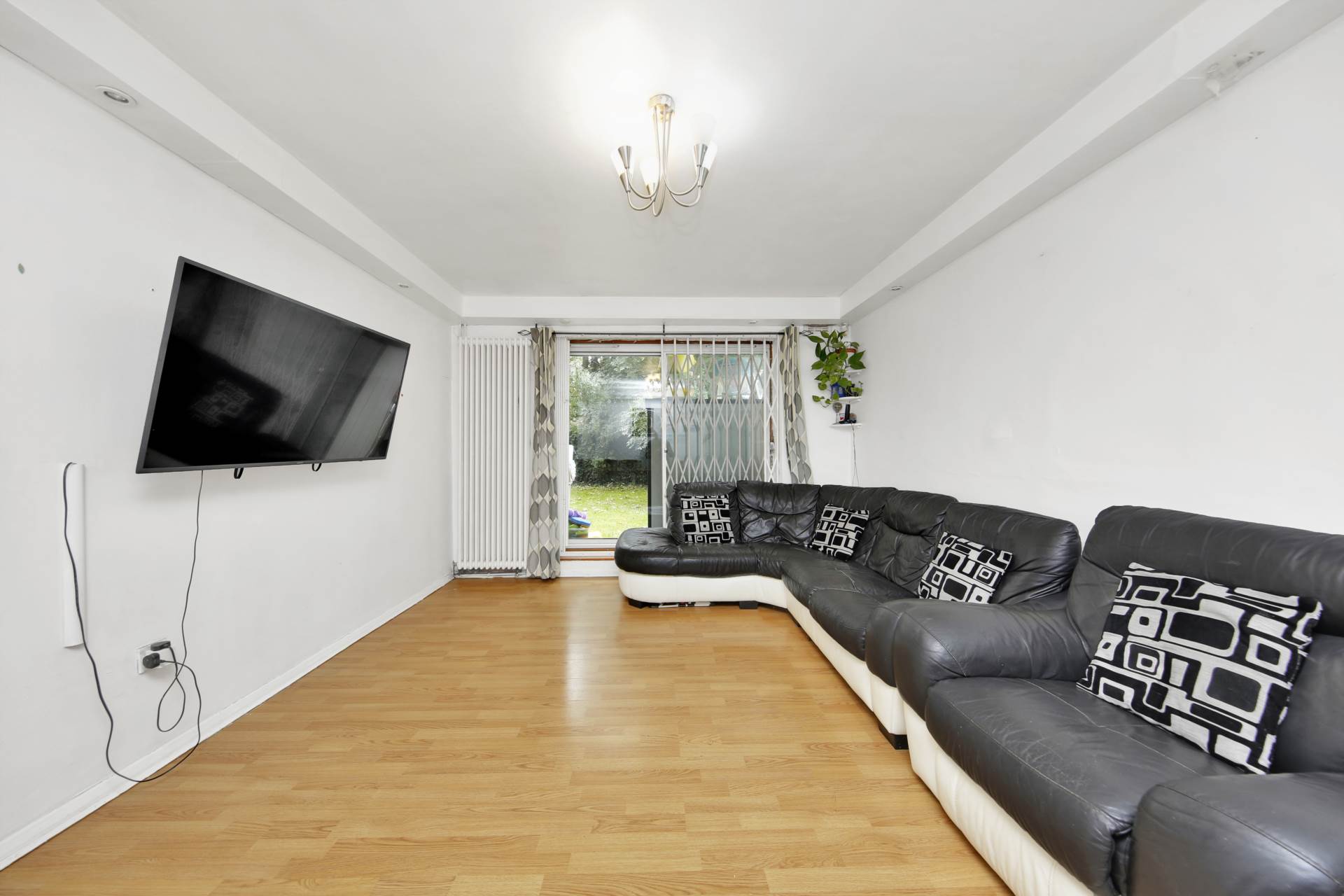Queens Drive, Leyton, E10, Image 4
