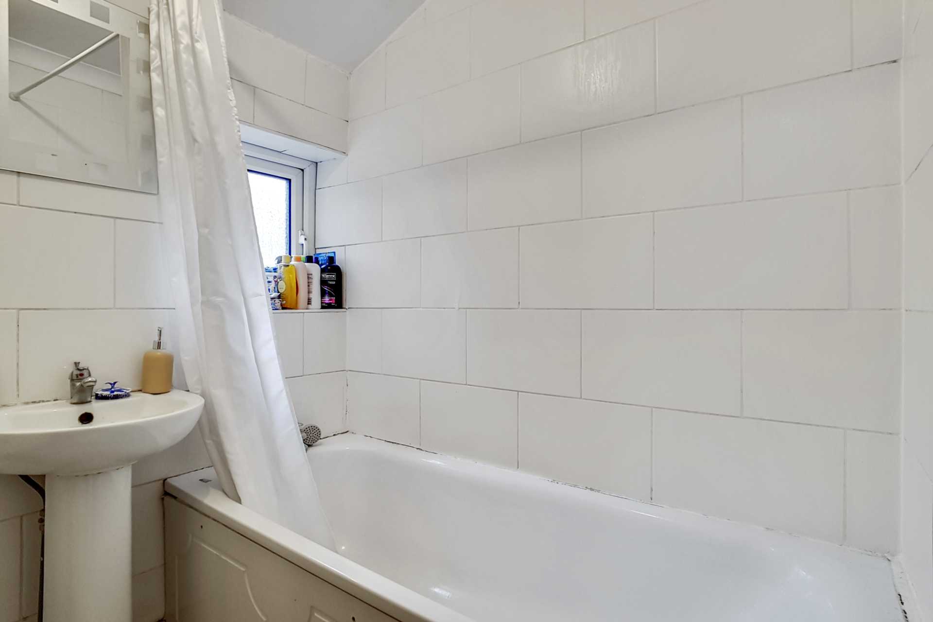 Wragby Road, London, E11, Image 22