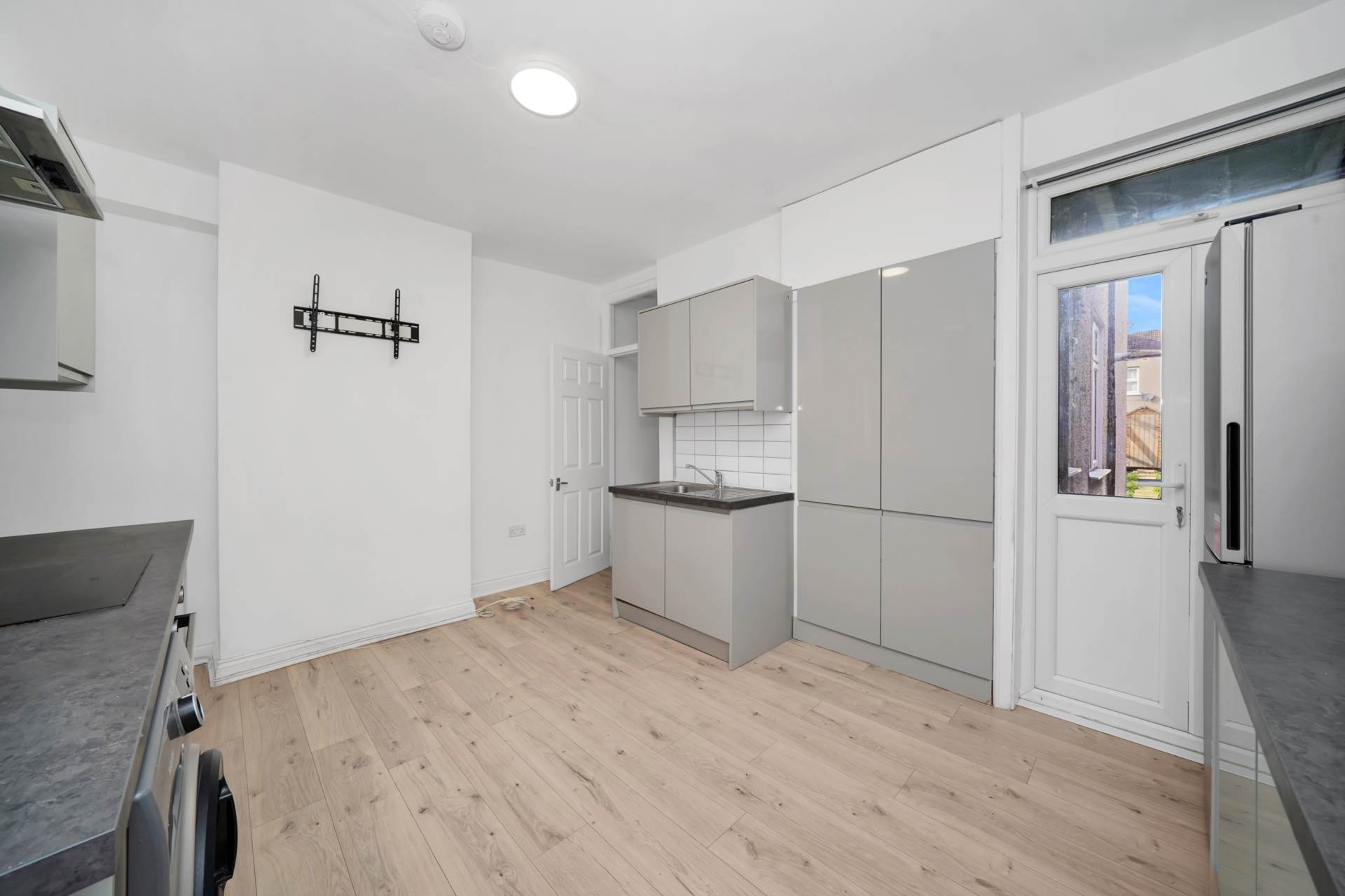 Park Road, Leyton, E10, Image 4
