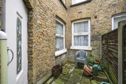 Twickenham Rd, London, Image 14