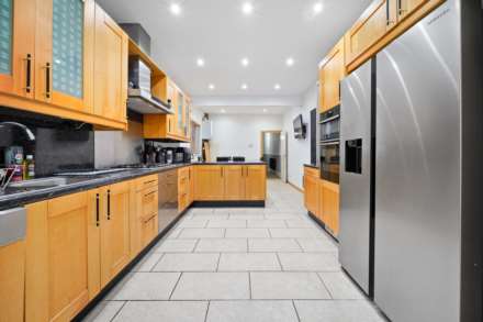5 Bedroom Terrace, Colchester Road, Leyton