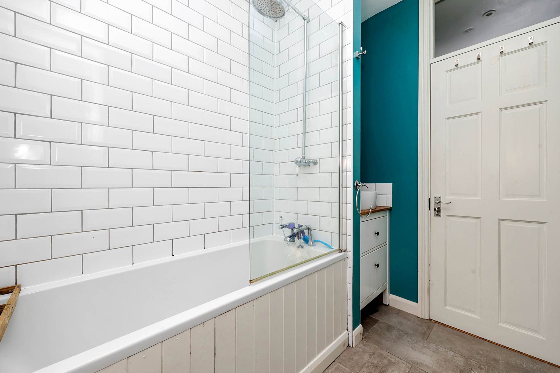 High Road, London, E10, Image 15