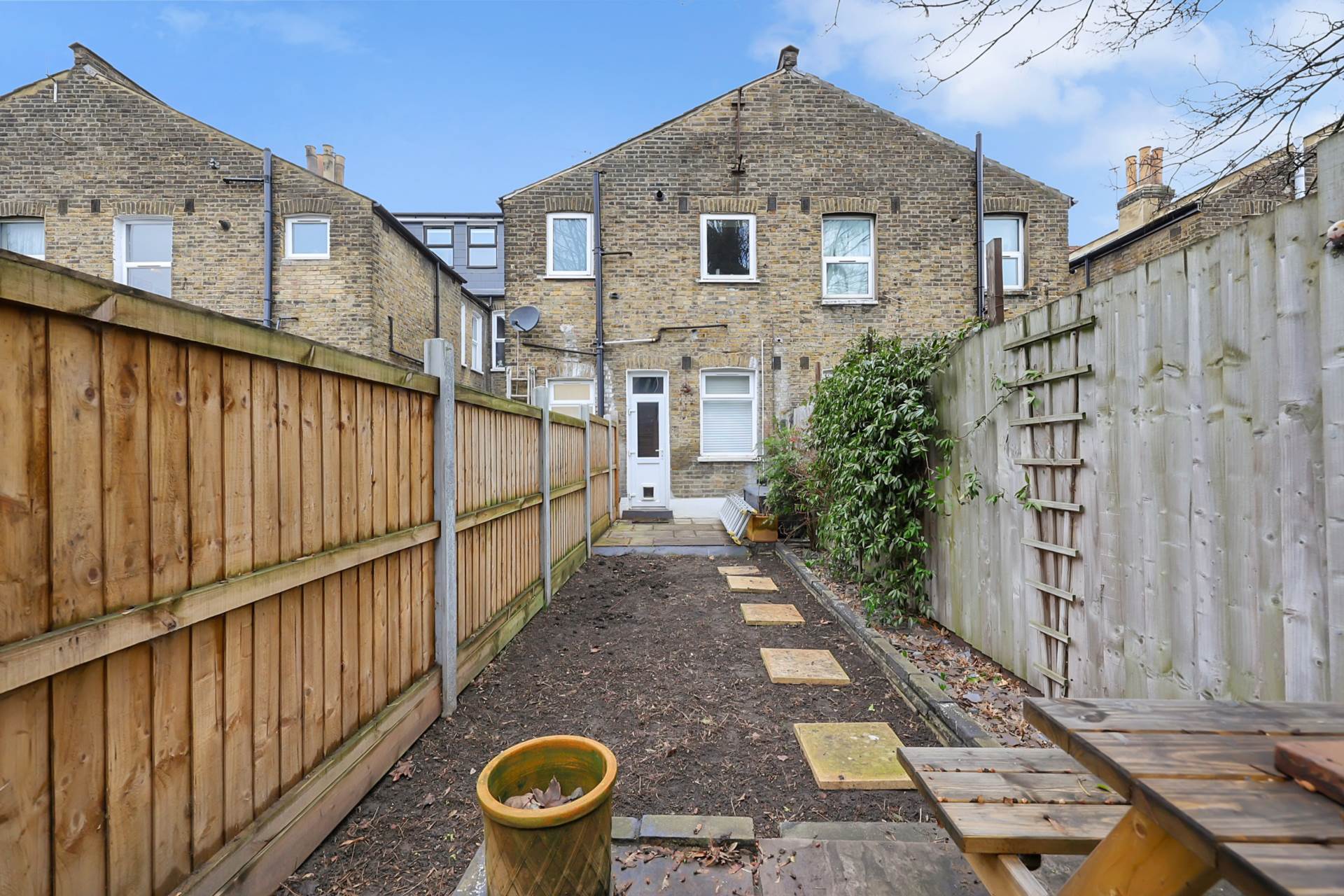 High Road, London, E10, Image 28