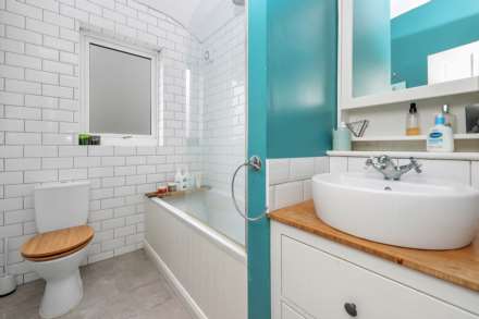 High Road, London, E10, Image 13